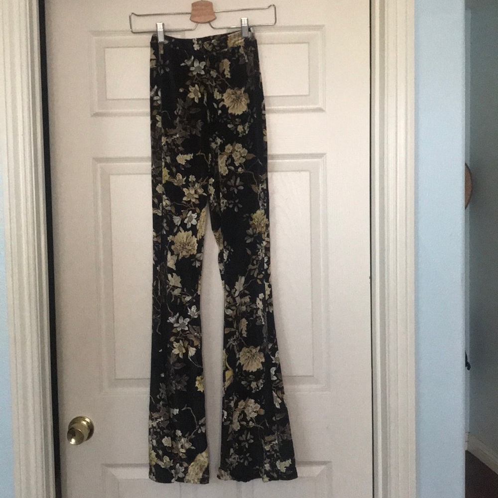 Kourtney KardashianxPrettyLittleThing Velvet Pant